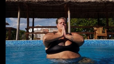 BBW Veronica model porn photo