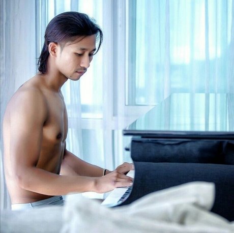 OnlyGearVIP pornographic star img