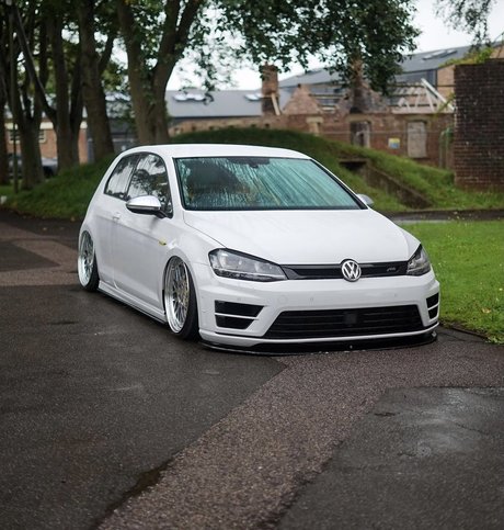 OnlyCarsNoFans hot actress pics