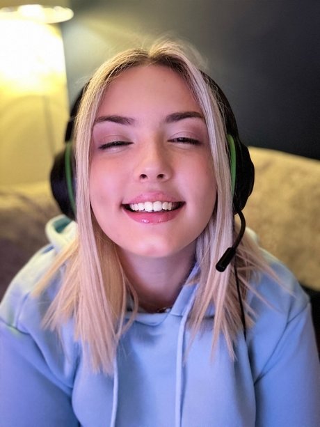 BRITISH BRANDI RAEE_ star hd pics