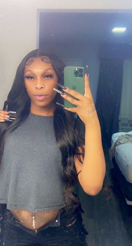 KhariV_ porn model images