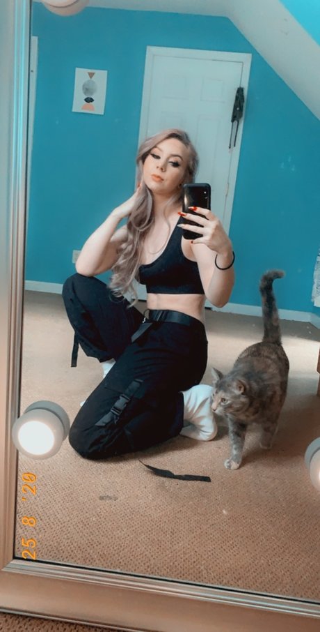 Alice Nicole xxx model gallery