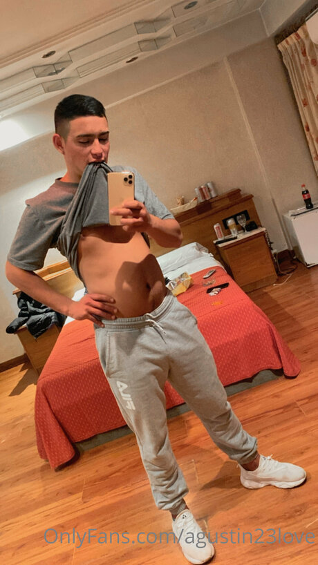 Agusss nude star pic