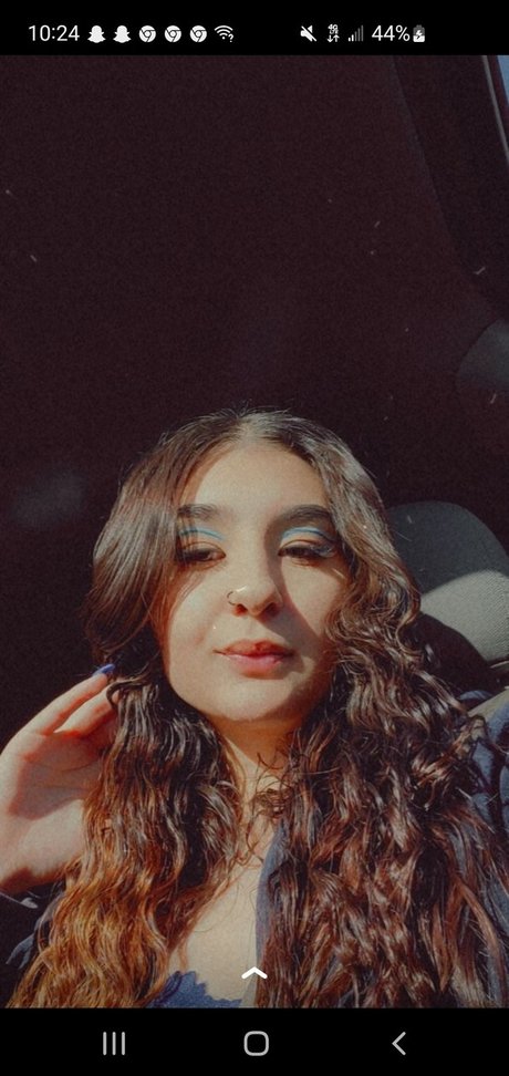 Acacia Hutchinson star art pic