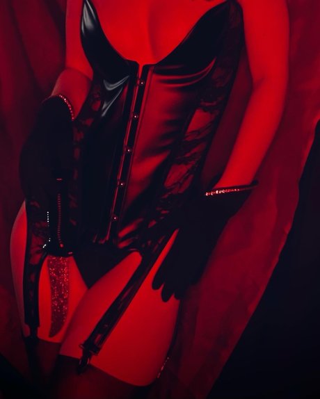 Reina Nyx Nocturna art actress picture