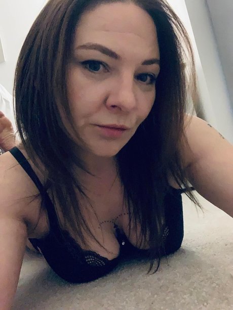 _Little Wonders gentlemans lounge nude actress images