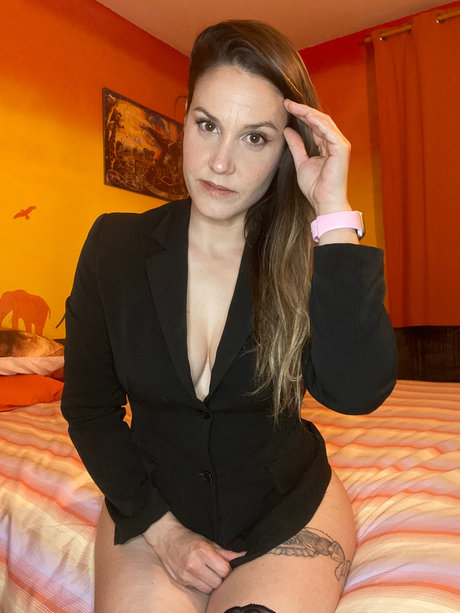 _AlexaBond_ star hot images