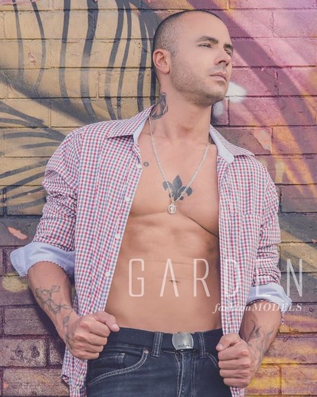 Olavocar erotic actress pics