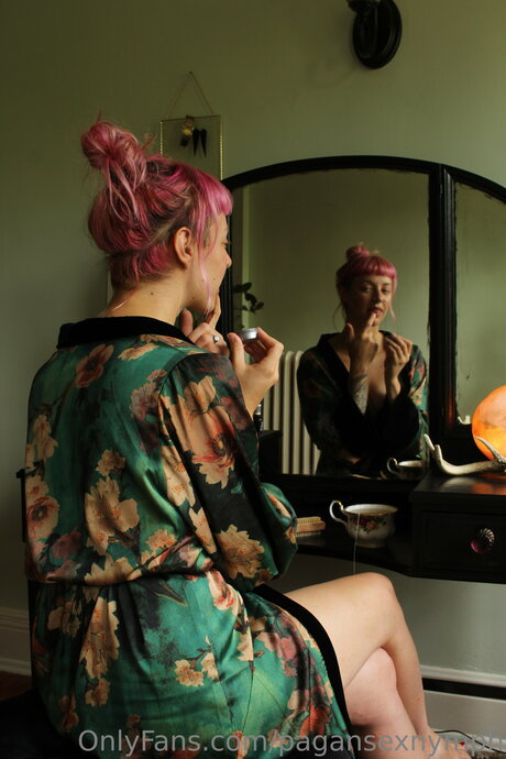 Kitten Nymph nude pornstar pictures