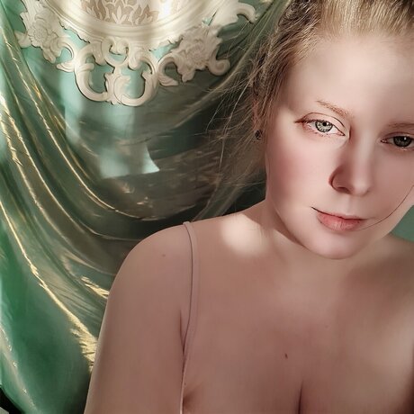 Otterthotcos beautiful model photo