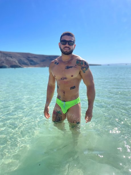 ozm_ adult model image