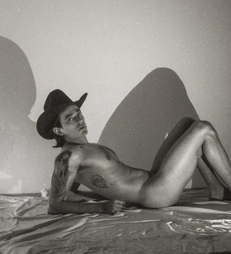 MIAU nudes actress photos