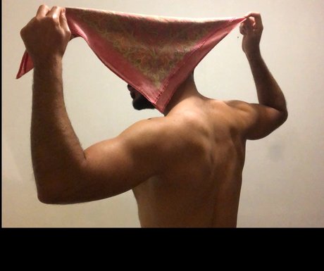 O R E D star naked img