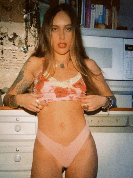 Opaljean pornstar nude pic