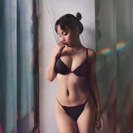 Paloma Meggiie nude actress gallery