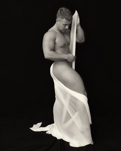 TheAlaskanThor star sexy picture