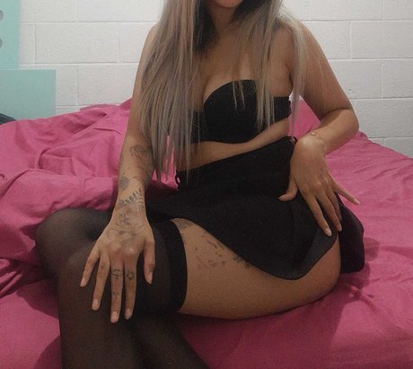 Perla hot beautiful star galleries