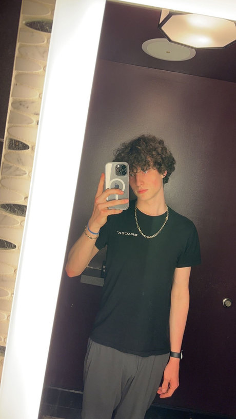 Penguin hd actress img