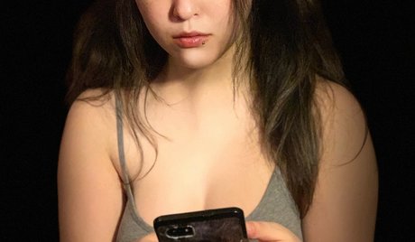 Lilian Lynch beautiful star picture