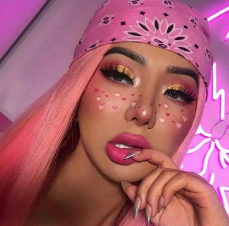 Pink LIL Baddie hd actress photo