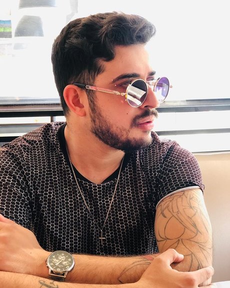 Paulinho Henrique star pornographic img