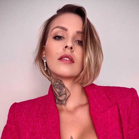 Paula Assun o hd model image