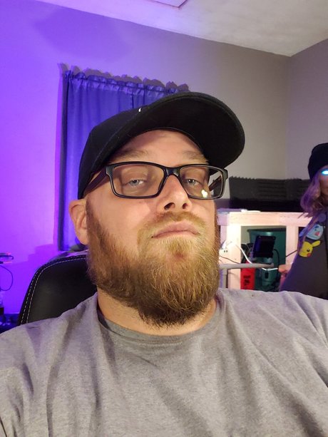 DadBodHerz model pictures