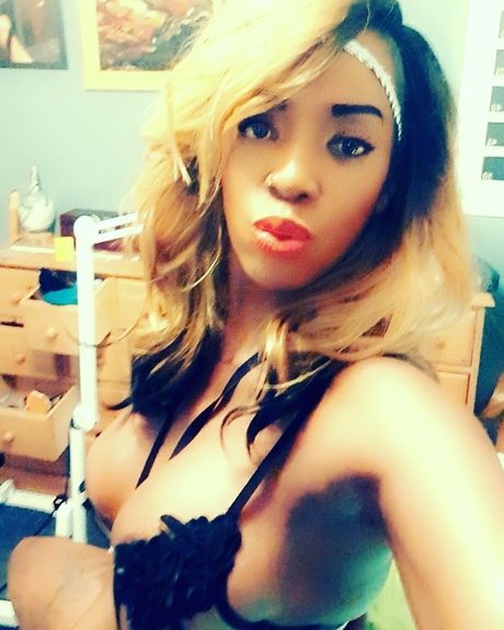 Dawn carter star nudes pics