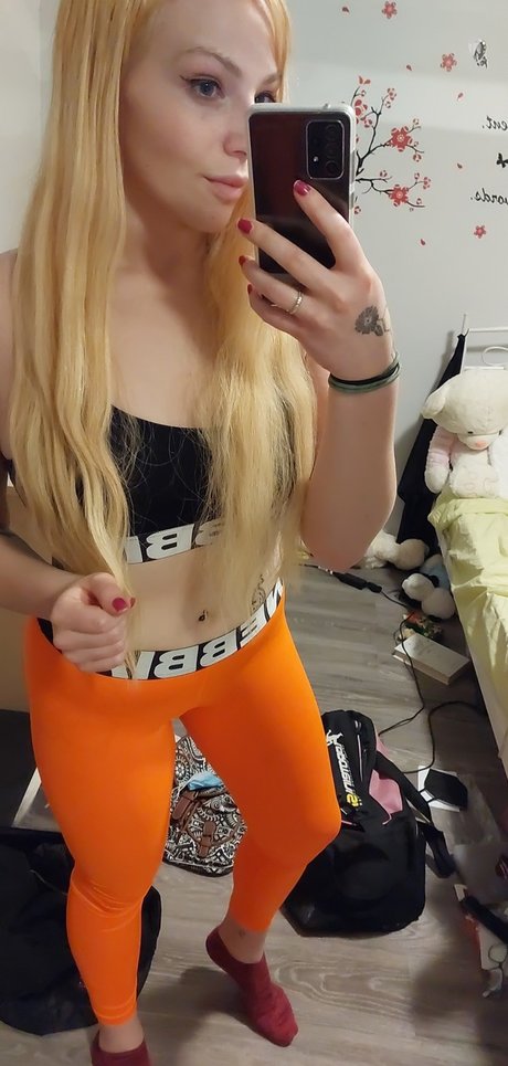 Alya L_ model top images