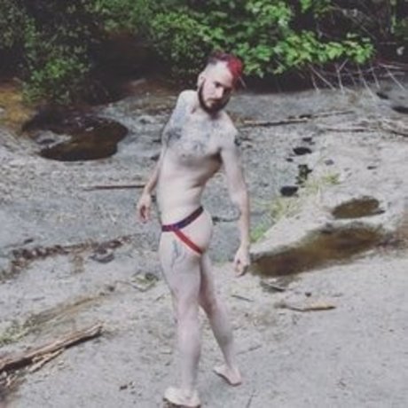 Hawkeiros hot star pics