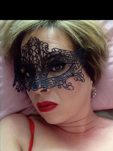 Petite Chipie Ronde et Sexy free star pic