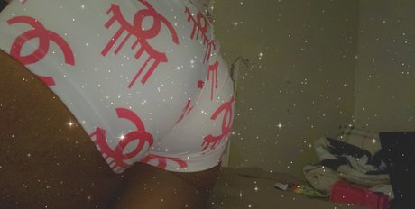 PetiteChclte nude star image