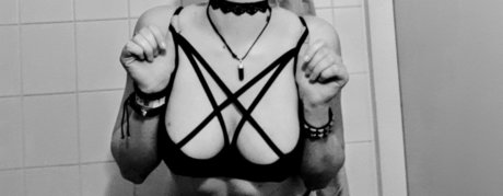 Pixi model hot photo