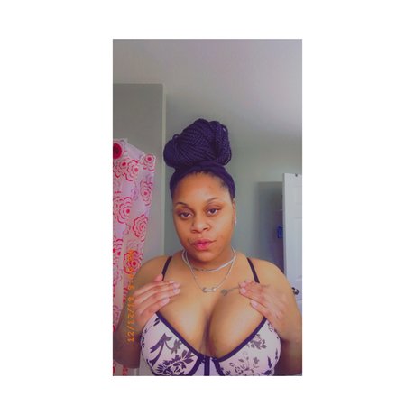 Pleasure Green top pornstar img