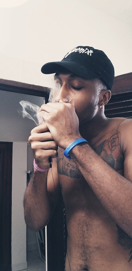 Azriel PLAY model xxx photo