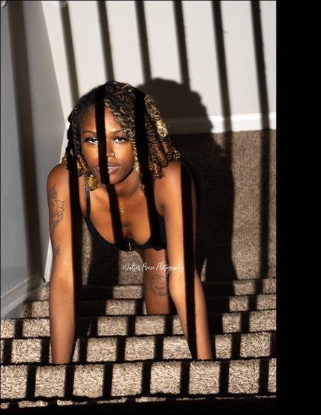 Smiley Wiley naked star photos