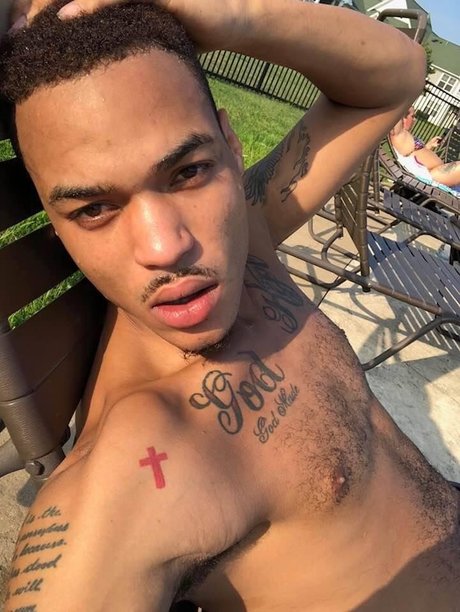 TheGoldenAries star porn photos