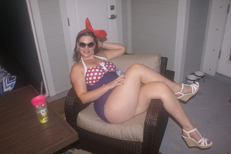 Pinup Liz free pornstar pics