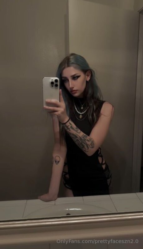 PrettyFaceSzn Naomi Nash free model photo