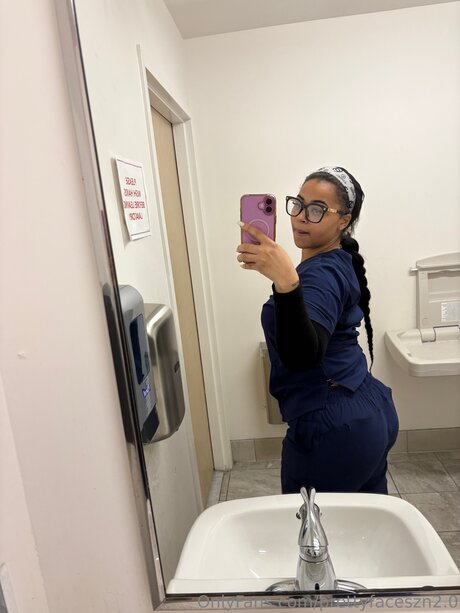 PrettyFaceSzn Naomi Nash pornstar erotic images