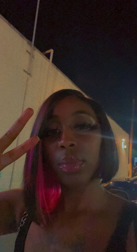 AyyoPrettyBlack sex model photos