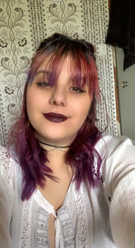 chloe gardiner winiata pretty actress img