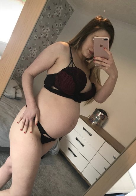 Pregnant Sexy Holly nude actress galleries