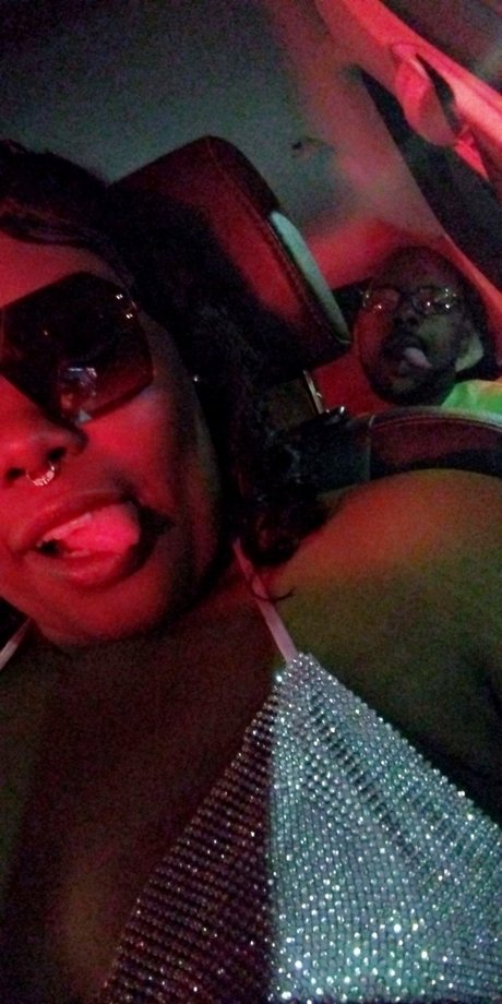 QueenB BigD erotic actress images