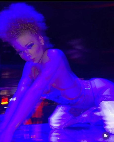 Come take a slice_ model beautiful pic