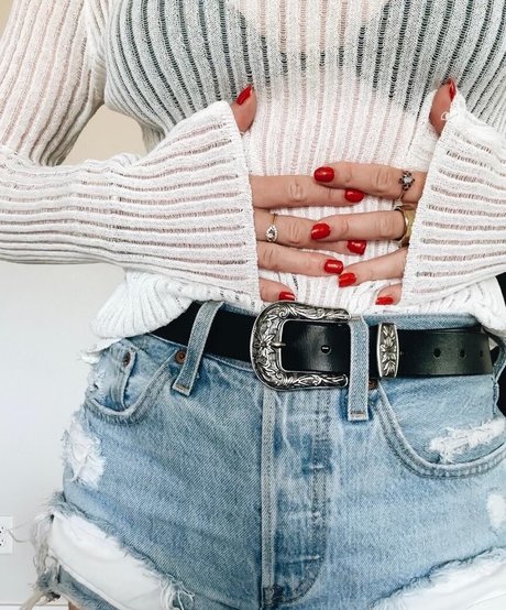 Violet Brinson hot actress pics