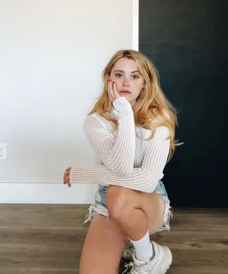 Violet Brinson naked star archive