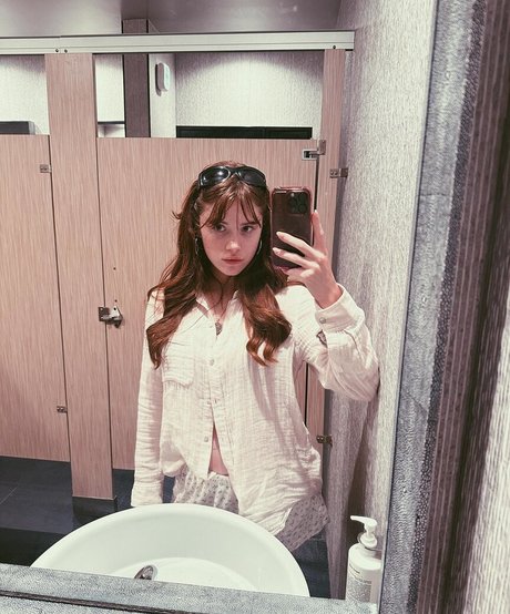 Violet Brinson adult star picture