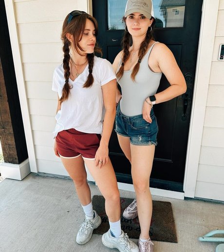 Violet Brinson model nudes gallery