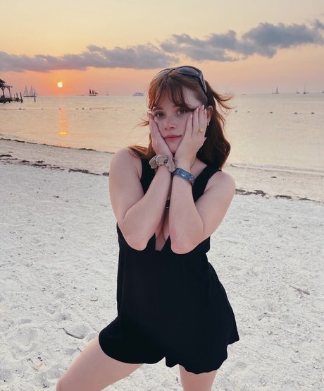 Violet Brinson high quality model images